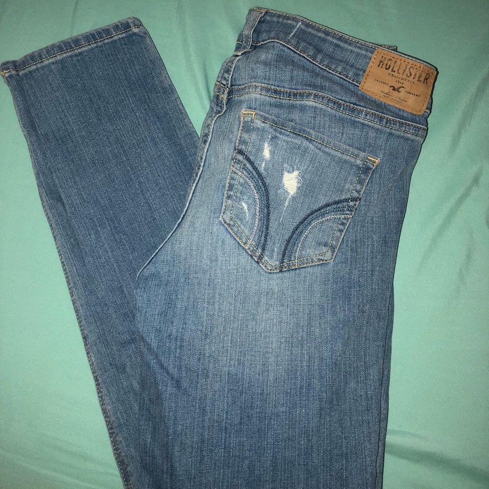 ripped Hollister skinny jeans!